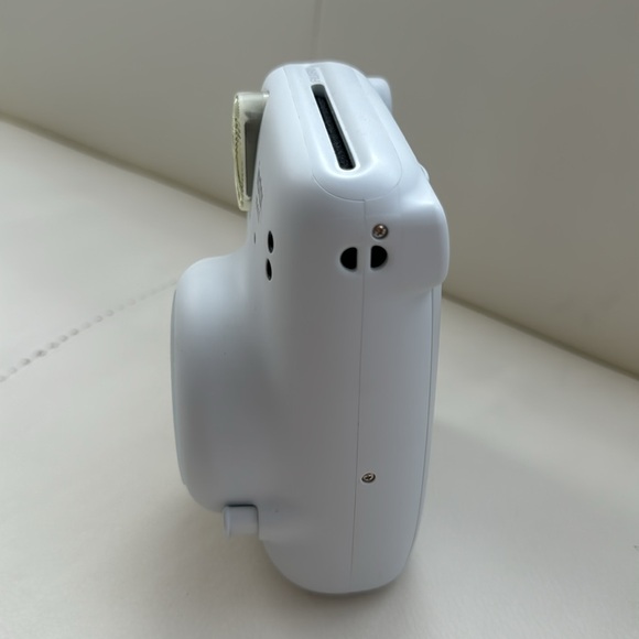 Instax mini 11 polaroid camera - Picture 3 of 3